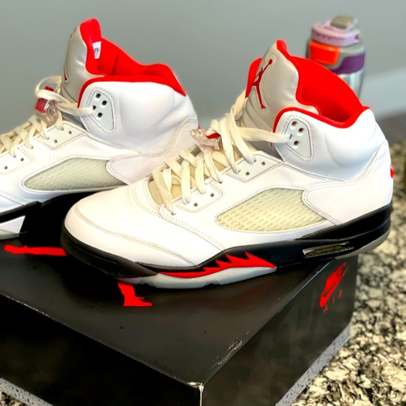 Selling my 4s and last dance Jordan’s size 12 - Picture 1 of 8